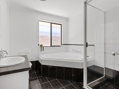 4 Pirring Way, Hannans