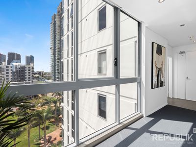 1101 / 4 Como Crescent, Southport