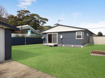 2 / 4 Banksia Avenue, Windang