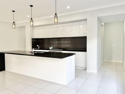 33 Rosewater Street, Manor Lakes
