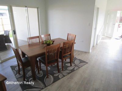 5 Sommerset Drive, Atherton