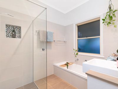 96 Raff Avenue, Holland Park