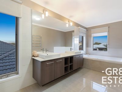 24 Zeus Avenue, Cranbourne West