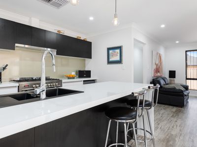 10 Tiru Close, Karlkurla