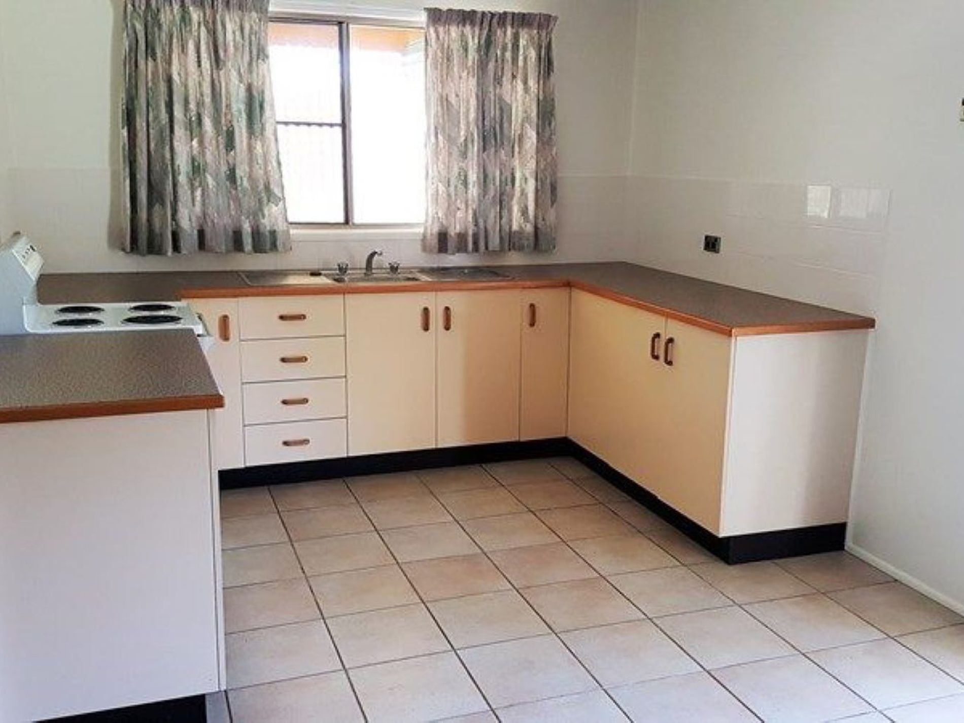 24 Burton St, Midge Point