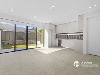 2 / 5 Elouera Crescent, Moorebank