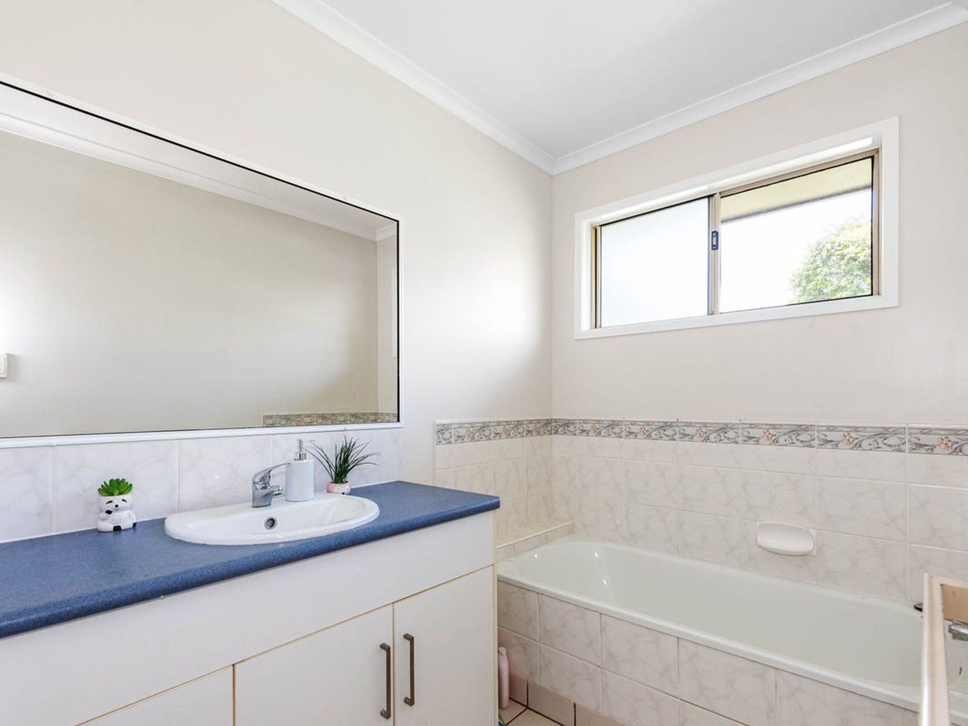 11 Holmes Drive, Beaconsfield