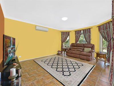 4 Flame Tree Cl, Hamlyn Terrace