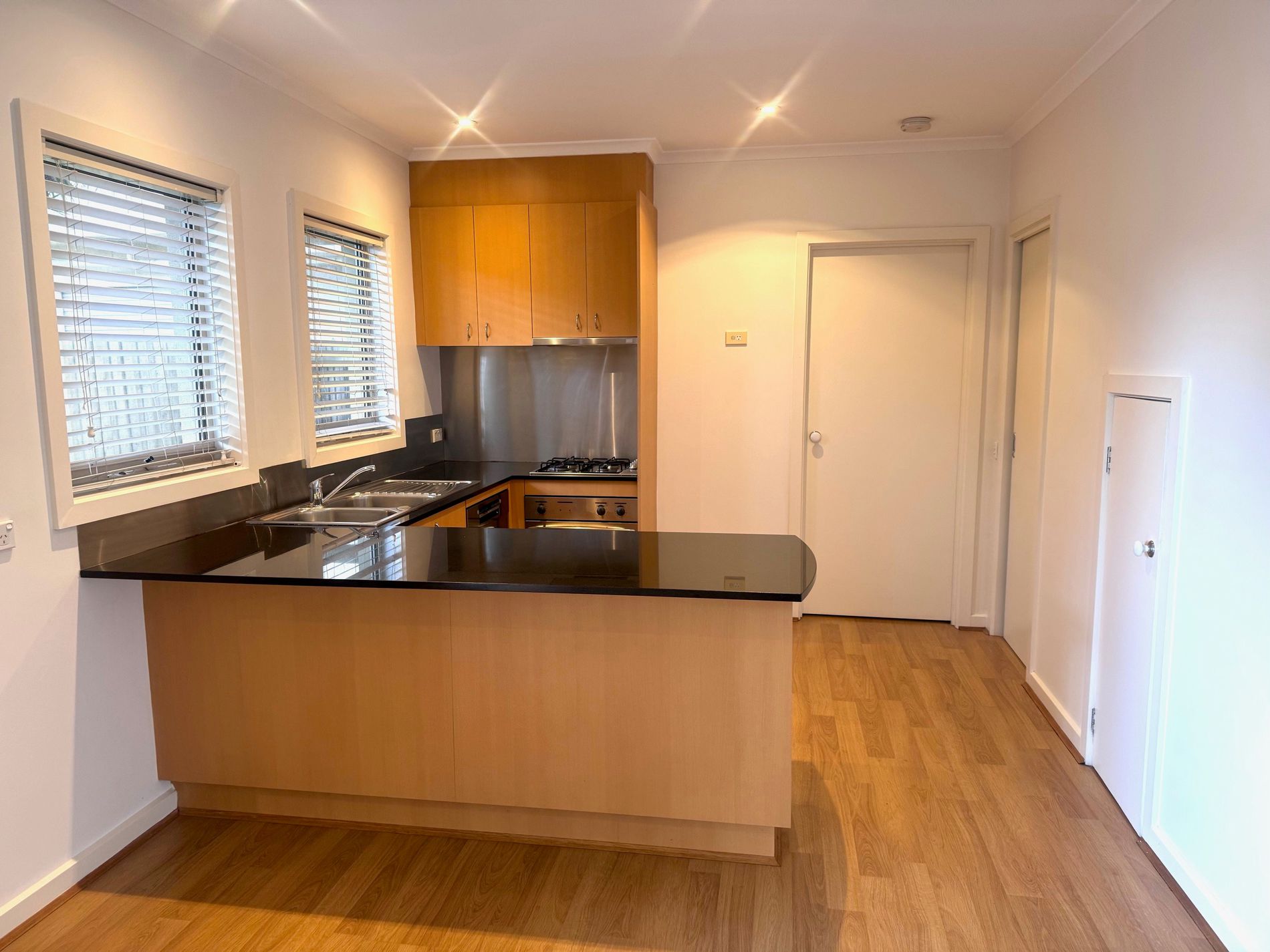 2 / 164 Aitken Street, Williamstown