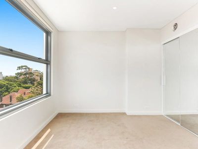 R213 / 200-220 Pacific Highway, Crows Nest