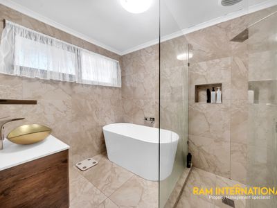 12 Minogue Crescent, Hoppers Crossing