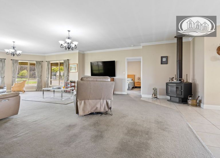 231 Golf Course Road, Heywood