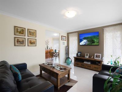 2 Flame Tree Cl, Hamlyn Terrace