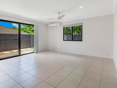 2 / 8 Bedford Road, Pimpama