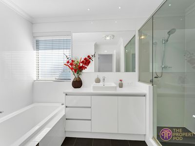 11 The Grandstand, Harrisdale