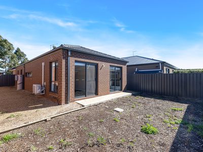18 Distinctive Drive, Rockbank