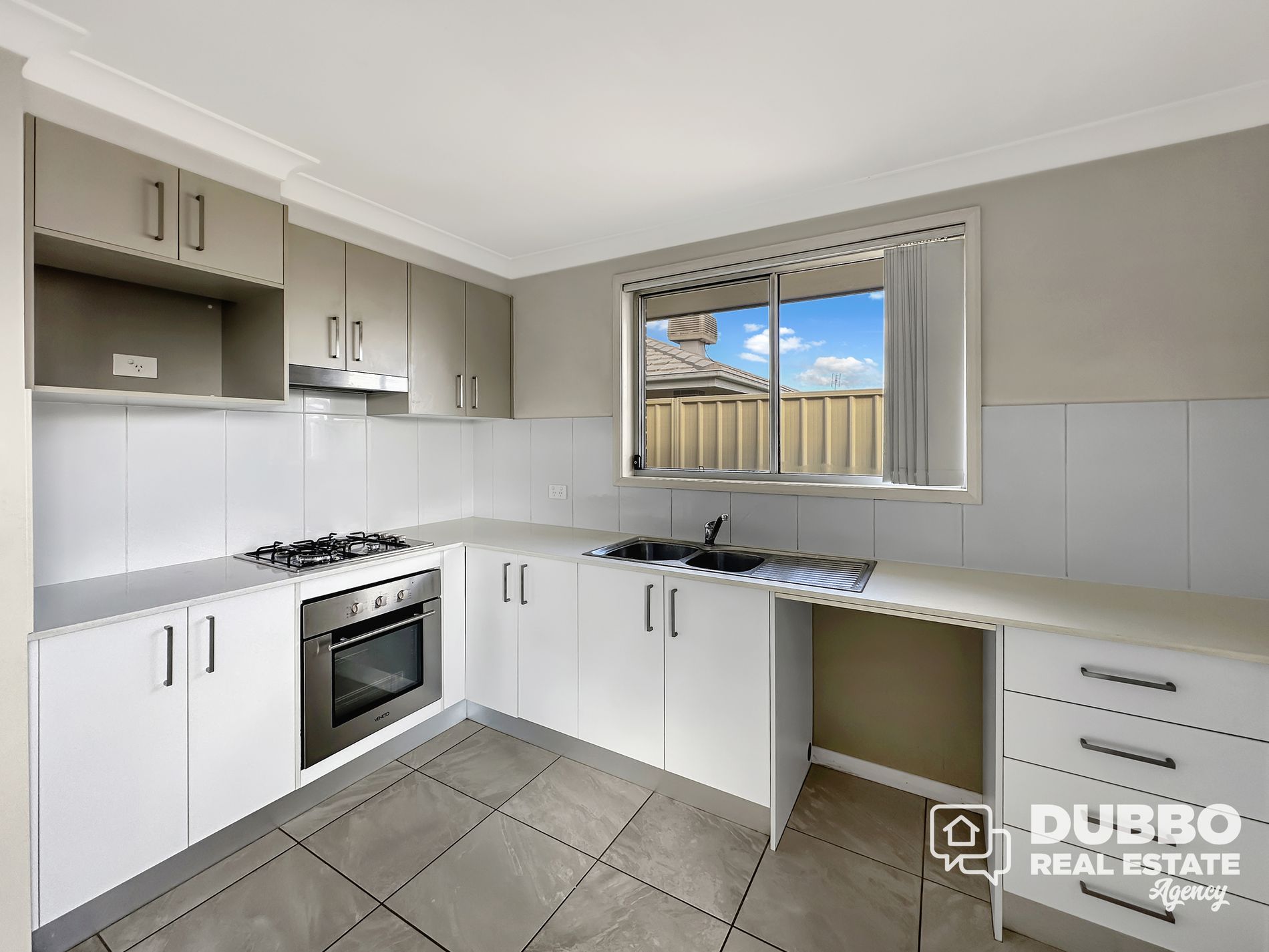22A Hindmarsh Esplanade, Dubbo