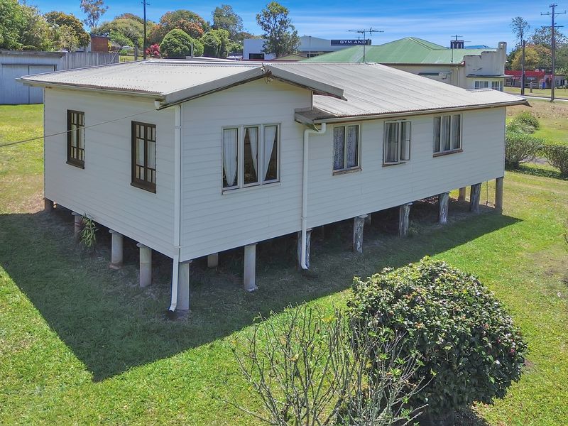 6 Golf Links Road, Atherton