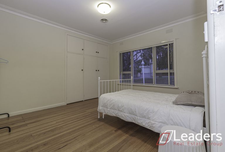 3 IVY COURT, Mount Waverley