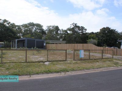52 First Avenue, Woodgate