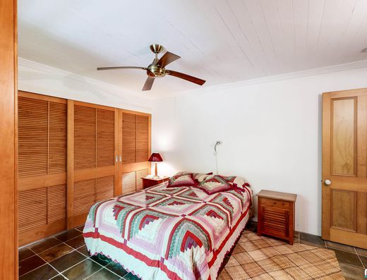 Iconic Garth Chapman Queenslander in a Peaceful Lakeside Setting image 15