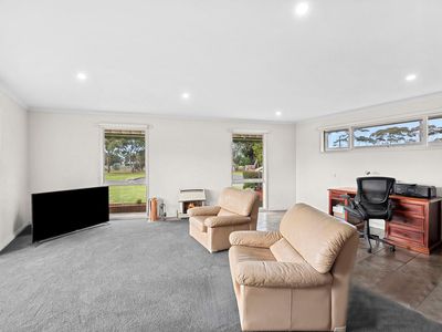 13 Mornane Road, Marshall