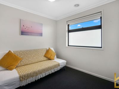 33 Charlwood Promenade, Werribee