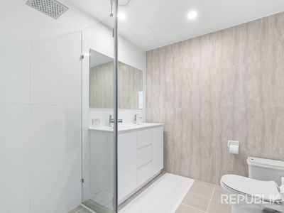1102 / 4 COMO CRESCENT, Southport