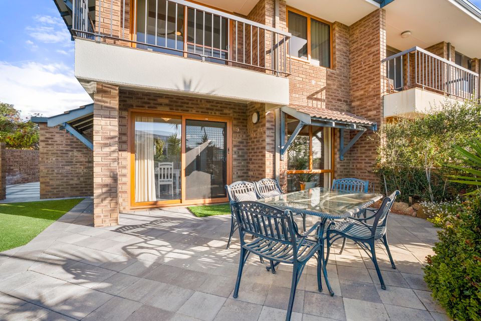 9 / 16 ARCADIA DRIVE, Shoalwater