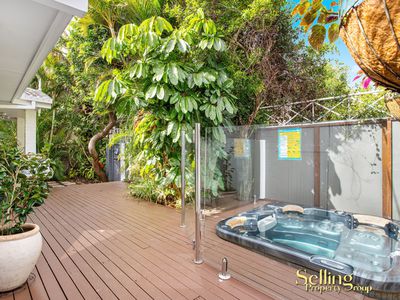 16B Oak Avenue , Surfers Paradise