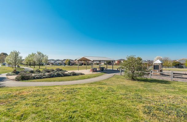 62 Hamilton Hume Parade, Craigieburn