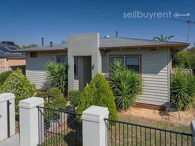 237 LAWRENCE STREET, Wodonga