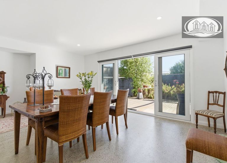 8 Aquarius Court, Portland North