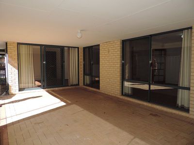 11 St Quentin Parkway, Alexander Heights