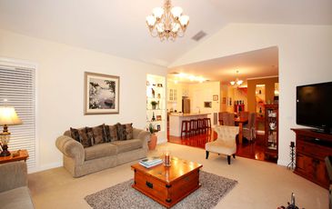 8 Lakeside Drive, Berwick