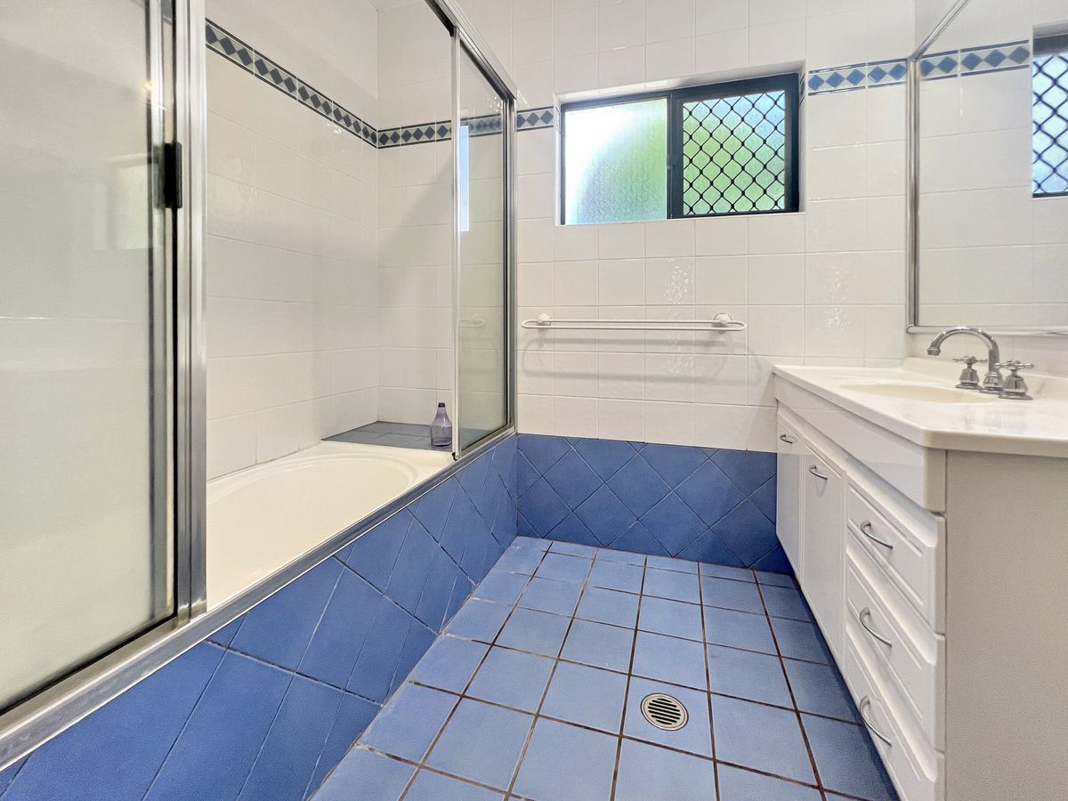 8 Jannina Drive, Atherton
