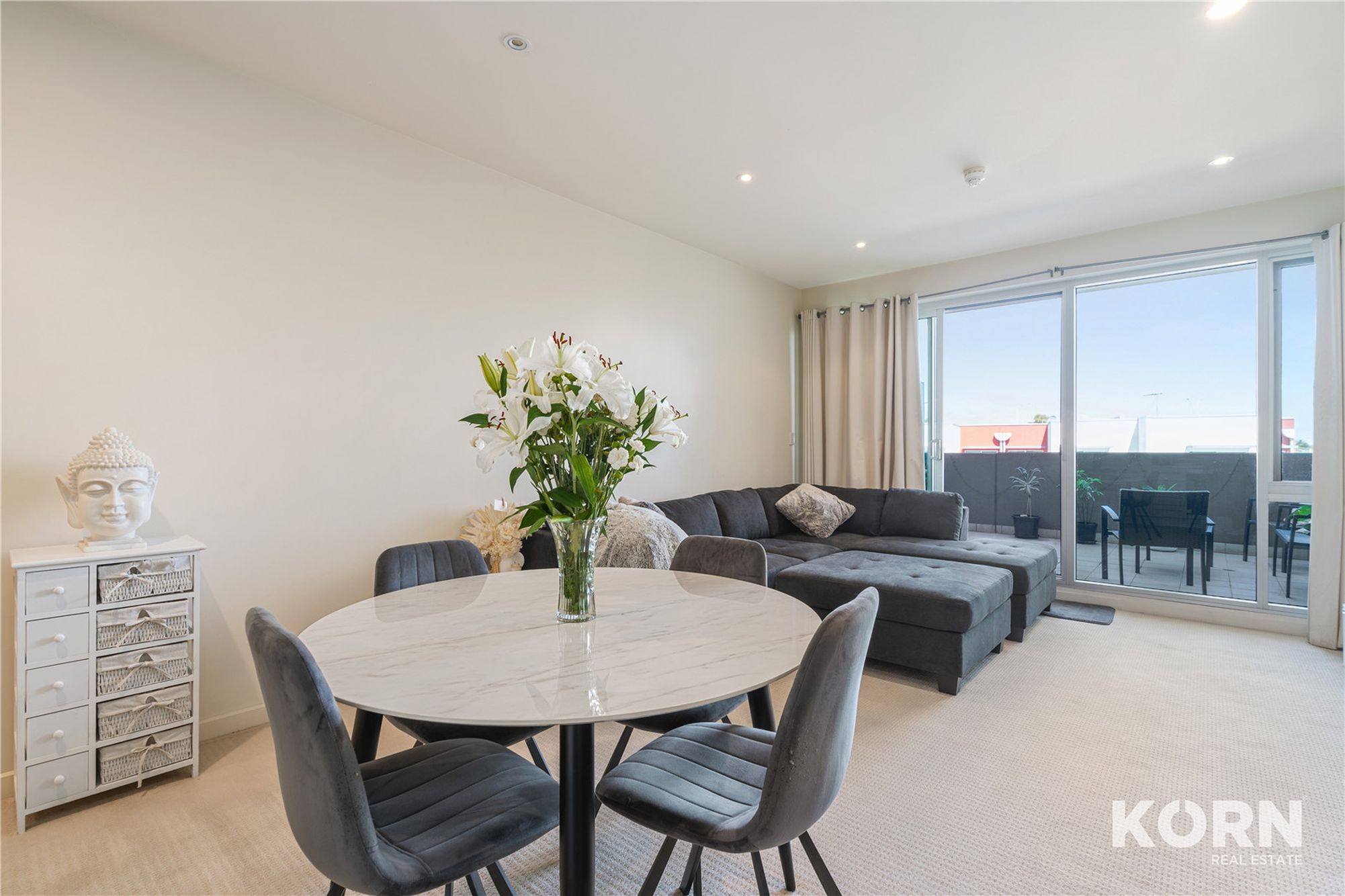 215 / 1-2 Tarni Court, New Port