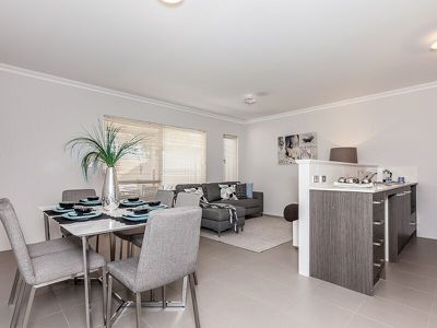 8/12 Willespie Drive, Pearsall