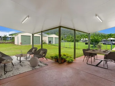 64B Harley Street, Kamerunga