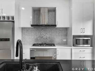 5 / 5-6 Chelsworth Place, Caroline Springs