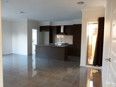 2 / 31 Beckington Crescent, Hampton Park