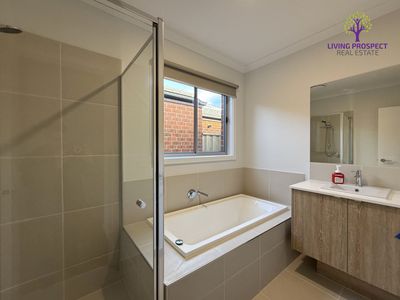 48 Hedge Street, Armstrong Creek