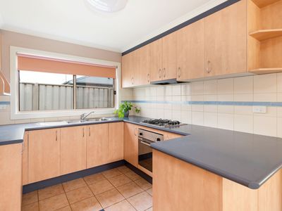 8 WATTLE WAY, West Albury