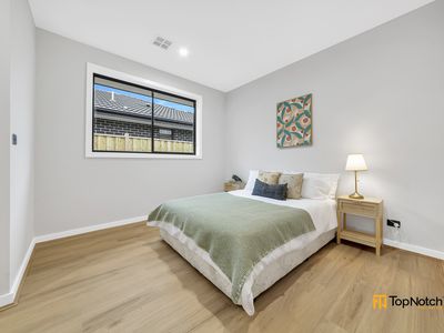 18 Ambient Crescent, Beveridge
