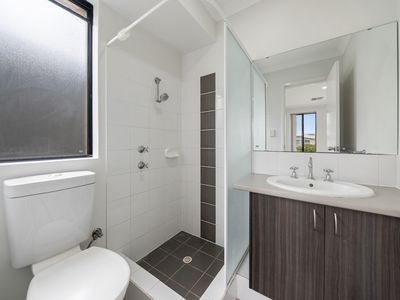 18 Montane Turn, Banksia Grove