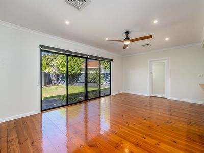 6 GLOUCESTER CRESCENT , Shepparton