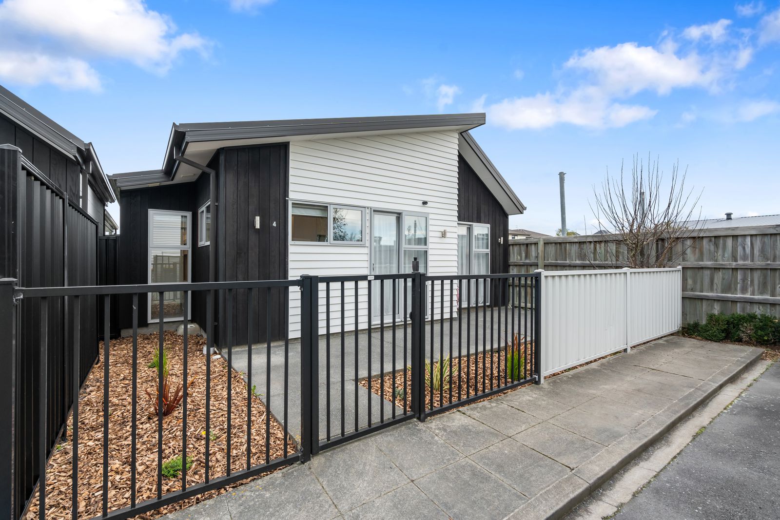 4 / 16 Hamill Road