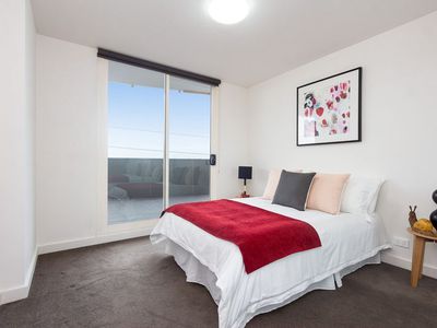 301 / 17 Robbs Parade, Northcote