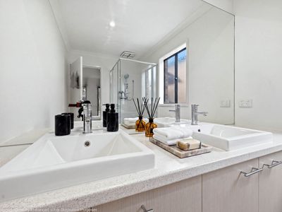 24 Hawkstone Road, Manor Lakes