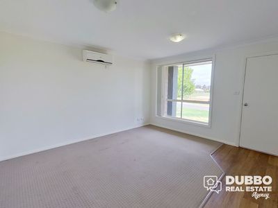 24 Dalbeattie Crescent, Dubbo